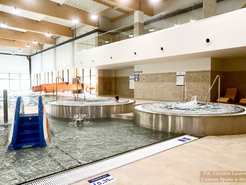 nauka-plywania-basen-cs-blonie Basen Grzybowska - budynek