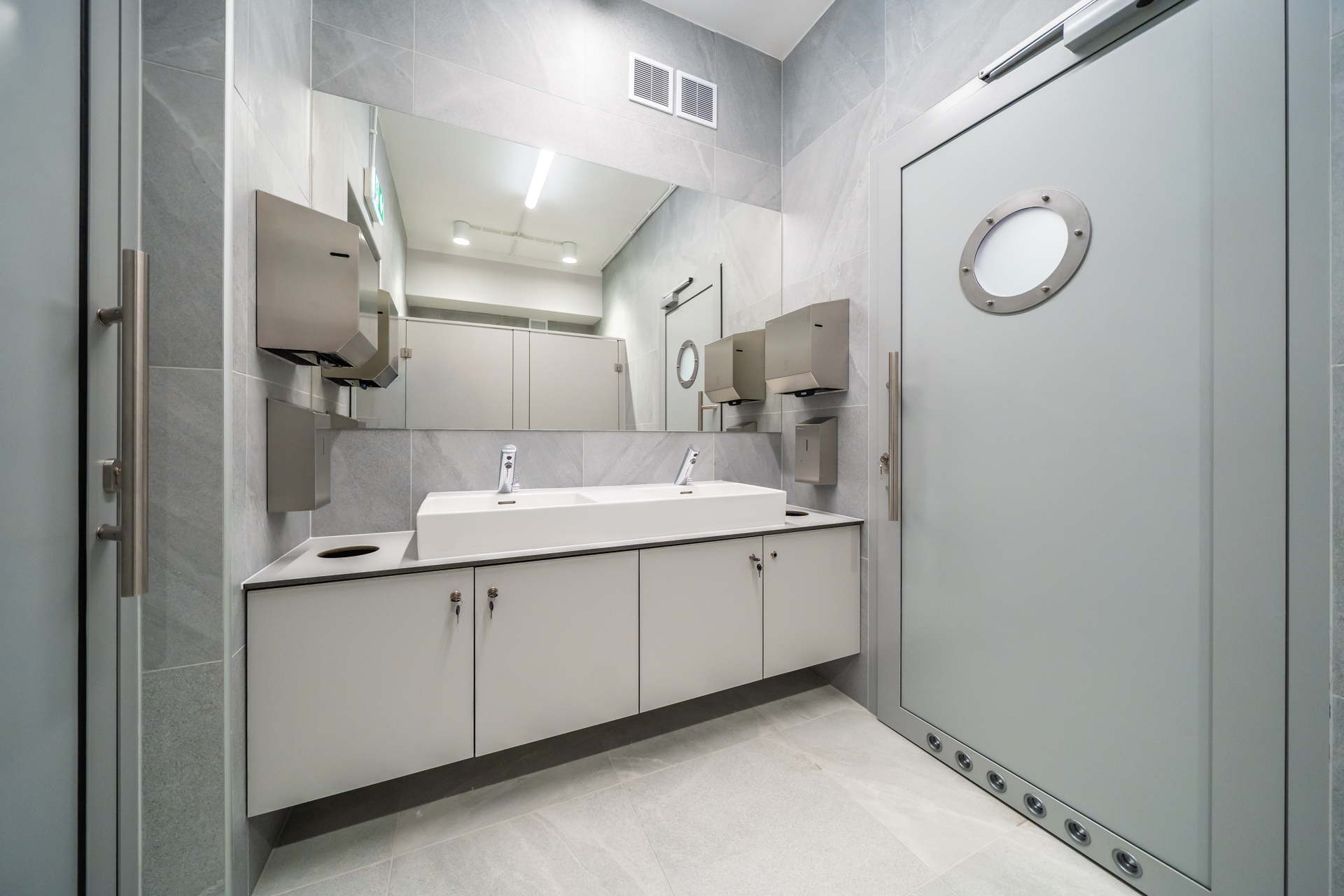 558032802_826856343197836_924392997565625497_n Basen Grzybowska - recepcja